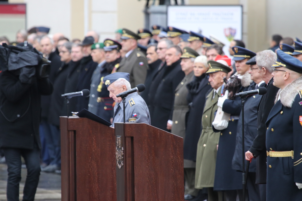 Hradní stráž pozdravil veterán 2. světové války generál Emil Boček