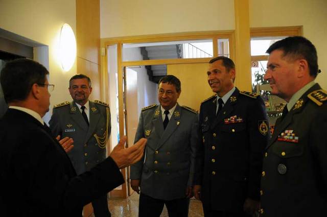 Náměstek ministra obrany ČR František Padělek v rozhovoru s generály OS SR