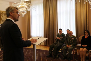 Ministr obrany Lubomír Metnar ve svém projevu poděkoval válečným veteránům za jejich hrdinství a ocenil i ty vojáky, kteří se podíleli na budování moderních ozbrojených sil