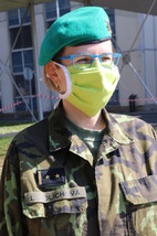 Pplk. Larisa Solichová pomáhá ve Fakultní nemocnici v Hradci Králové na plicní klinice 