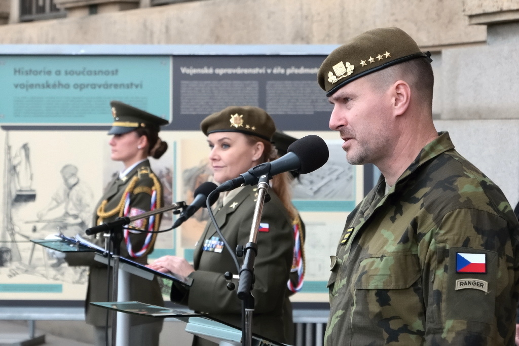 „Historie a současnost vojenského opravárenství“