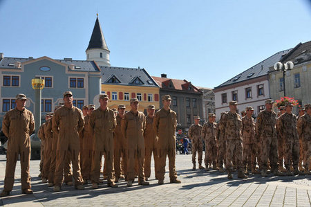 Vojáci 2. jednotky mise HELI UNIT na přerovském náměstí T.G. Masaryka