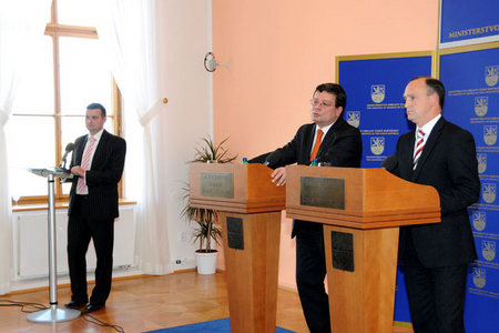 Tisková konference k personálním změnám v resortu obrany (2)