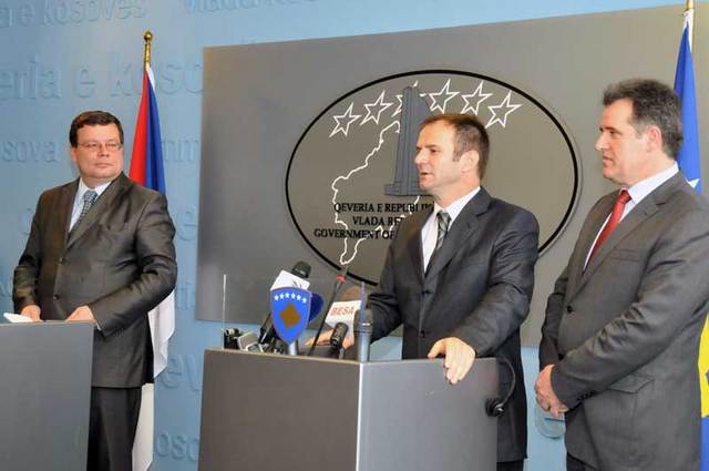 Tisková konference na úřadu kosovské vlády 