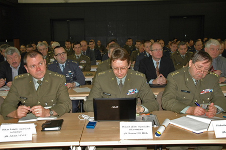 Součástí programu návštěvy byla přednáška pro příslušníky Univerzity obrany na téma Strategická koncepce NATO a obranné plánování 
