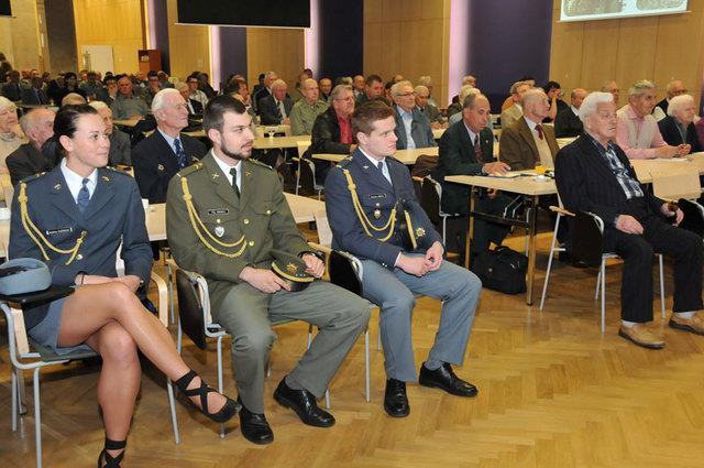 Mezi účastníky konference patřili i studenti a studentky vojenských škol