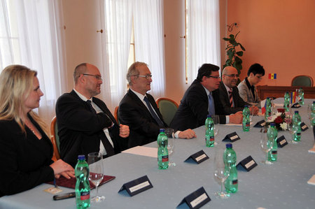 Česká delegace před zahájením jednání na Ministerstvu obrany ČR