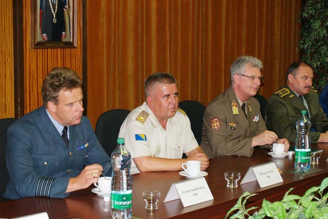 Plukovník John Bessell, generálmajor Slavko Puljič, plukovník Ferenc Jakab a plukovník Štefan Farský
