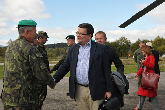 Krátce po příletu ministra obrany a jeho týmu do Boletic