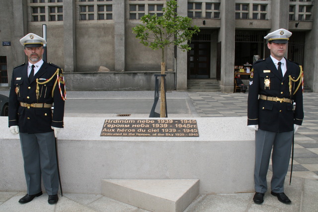 Čestná střáž u pamětní desky