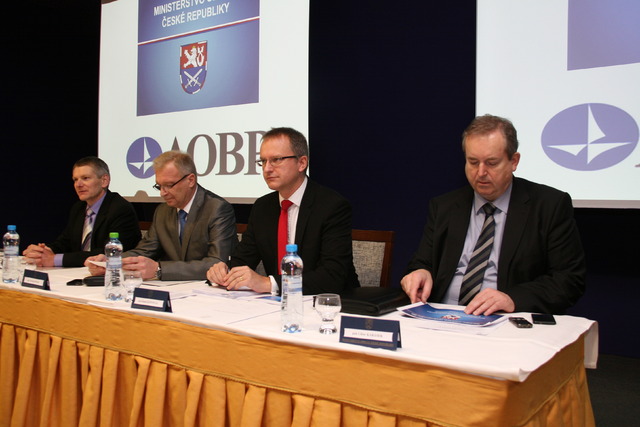  Předsednictvo Národní vyzbrojovací konference