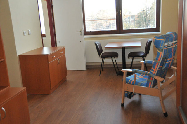 Jeden z pokojů pro válečné veterány v ÚVN v pražských Střešovicích (1)