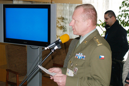 K hostům vernisáže promluvil prorektor pro vnější vztahy plukovník Ing. Jaroslav Průcha, Ph.D.
