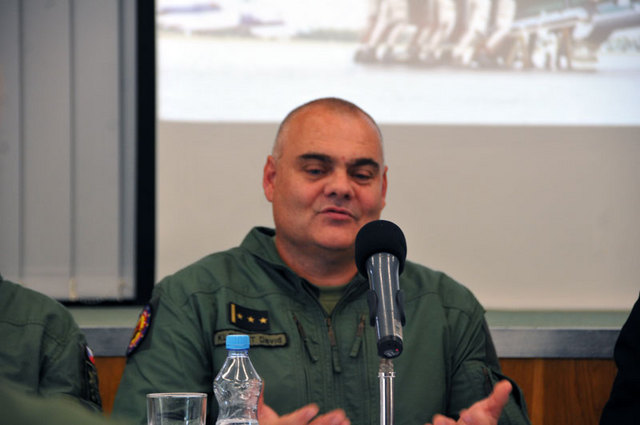 Zástupce velitele kbelské základny dopravního letectva plukovník David Klement seznámil přítomné se zabezpečením přepravy jeho podřízenými