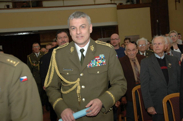 Generál František Maleninský v hlavním sále Ministerstva obrany ČR