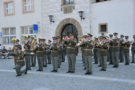 a kapitán Richard Czuczor, který s hudebníky předvedl dokonalou exhibici