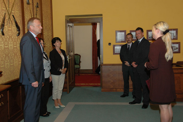 Slavnostního podpisu se zůčastnili také ředitel Kabinetu ministra František Šulc, personální ředitel Ministerstva obrany ČR Petr Vančura a ředitelka Protokolu ministra obrany Štěpánka Nezmarová