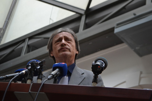 Ministr obrany Martin Stropnický při brífinku v Poslanecké sněmovně