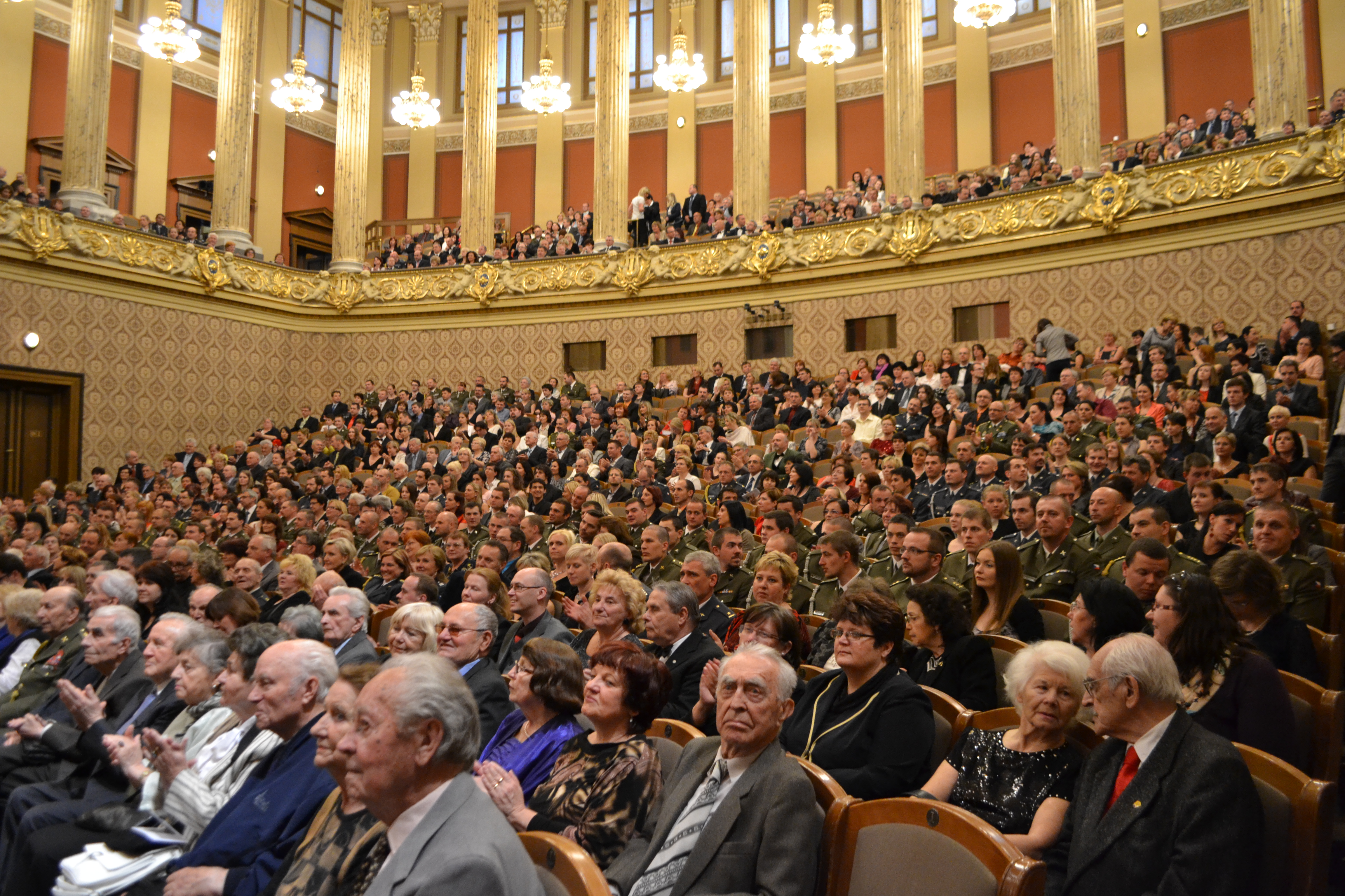 Zaplněný sál Rudolfina