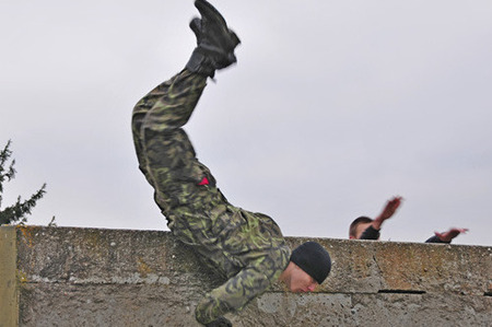 Středoškoláci si vyzkoušeli pobyt v nestabilním prostředí