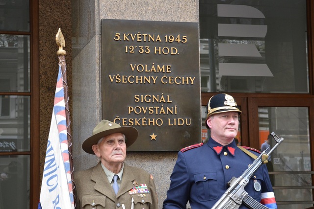 Tradiční pietní akt u budovy rozhlasu na Vinohradské třídě