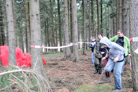 Přes veškerou snahu a zvýšenou pozornost na ně pyrotechnici nalíčili dokonalou past a kouř dýmovničky signalizuje už téměř před koncem nebezpečného úseku, že se stala chyba