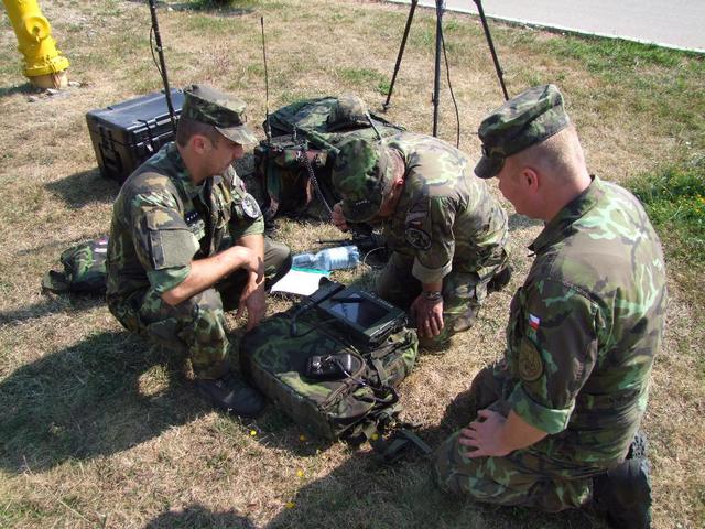 Informace o nepřátelském letounu je ihned předávána