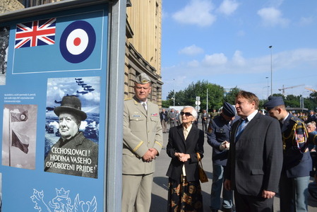 Čs. piloti, kteří bojovali v bitvě o Británii, mají výstavu před Generálním štábem AČR