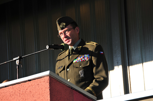 Brigádní generál Bohuslav Přikryl během projevu