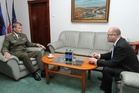 Na generálním štábu proběhlo jednání mezi náčelníkem generálního štábu generálporučíkem Josefem Bečvářem a premiérem Bohuslavem Sobotkou