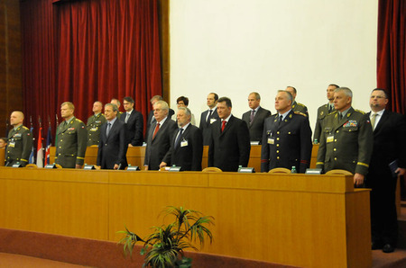 Čestné předsednictvo velitelského shromáždění v hlavním sále Ministerstva obrany ČR