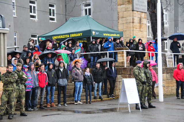 Diváci přihlížejí dynamické ukázce
