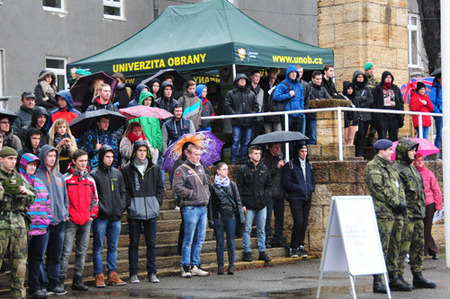 Brána ke studiu na Univerzitě obrany je otevřená do konce března