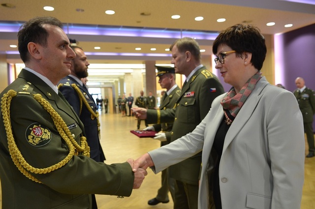 Vojákům za službu v zahraničí poděkovala i náměstkyně ministra obrany Alena Netolická