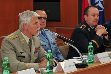 Má role není velet, ale vyjednávat, uvedl generál Pavel v diskusi na Univerzitě obrany