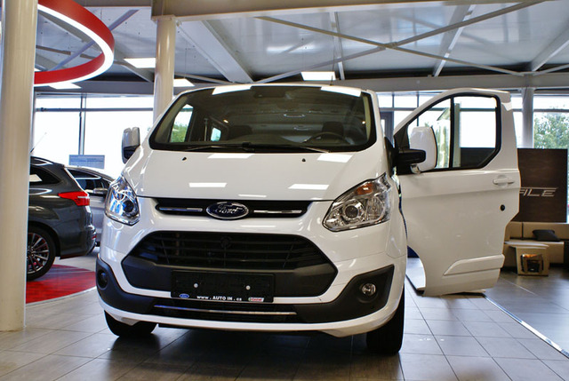 Rodině válečného veterána rotmistra Josefa Bělohlávka byl předán speciálně upravený minibus Ford Tourneo Custom s dodatečnými úpravami pro jeho přepravu