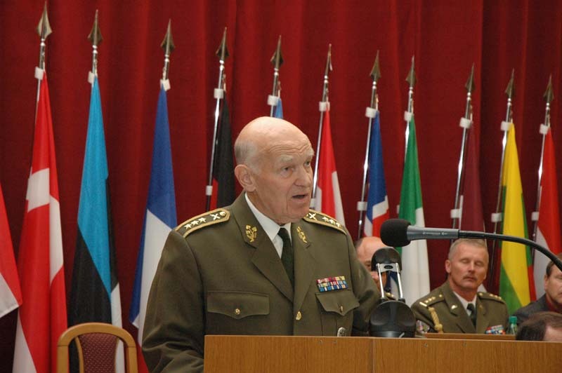 Generál Procházka v roce 2006 na setkání členů Vojenské sekce Konfederace politických vězňů