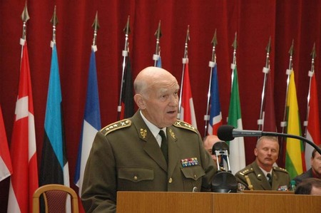 Generál Procházka v roce 2006 na setkání členů Vojenské sekce Konfederace politických vězňů