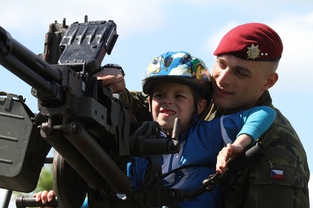 O techniku měly děti velký zájem.