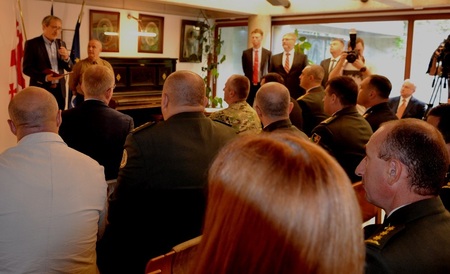 Ministr obrany Martin Stropnický zahájil v Tbilisi prezentaci českého obranného průmyslu PROPED