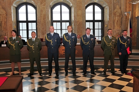 Jedna ze skupin absolventů