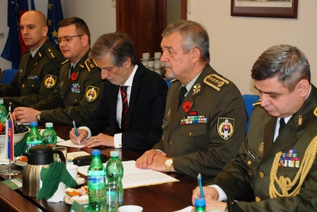 Slovenskou delegaci vedl náčelník Generálního štábu Ozbrojených sil Slovenské republiky generál Milan Maxim (druhý zprava).