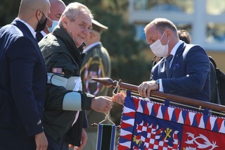 Prezident Miloš Zeman propůjčil 533. praporu bezpilotních systémů bojový prapor a udělil mu čestný název generálmajora in memoriam Josefy Dudy