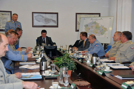 Setkání ministra obrany s nejužším velením české armády