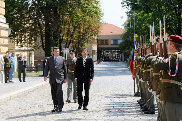 Přivítání slovenského ministra obrany s vojenskými poctami (2)