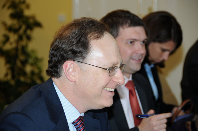 Alexander Vershbow při jednání s Alexandrem Vondrou