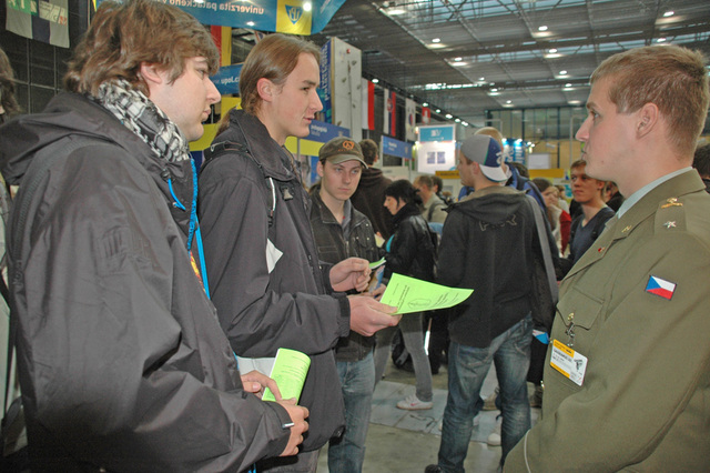 O expozici Univerzity obrany byl velký zájem - 3