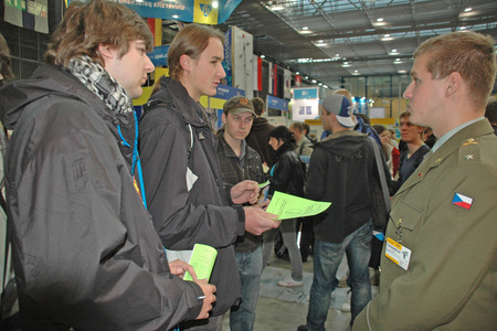 O expozici Univerzity obrany byl velký zájem - 3