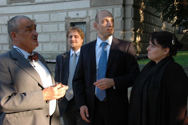 Zprava: ministr zahraničí s E. Lauferovou, zmocněnkyní pro Afghánistán a Pákistán, D. Volfem, zmocněncem pro PRT Lógar a V. Günterem, projektovým manažerem 