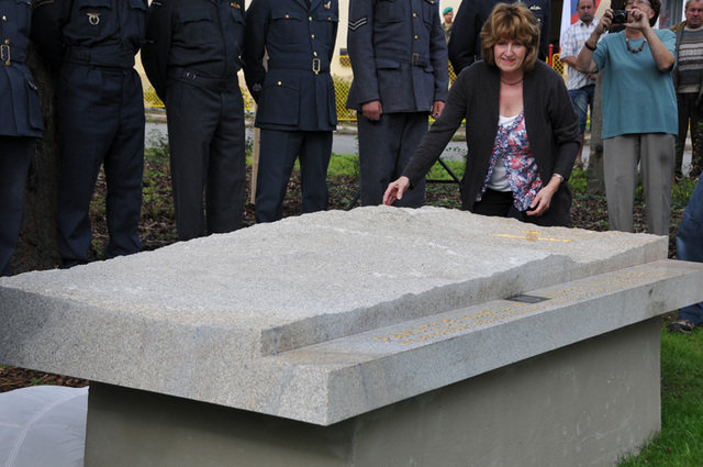 Pomník hrdinovi 2. sv. války brigádnímu generálu i.m. Karlu Kuttelwascherovi v jeho rodné obci